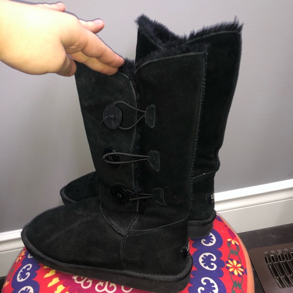 barely worn black Bailey Button Uggs - Picture 4 of 6